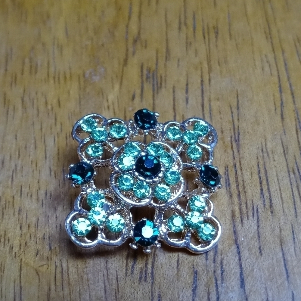 Vintage Small 1" green brooch